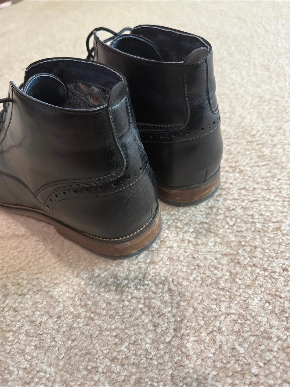 Men's Black Leather Chukka Boots — Sleek Lace-Up Casual Dress